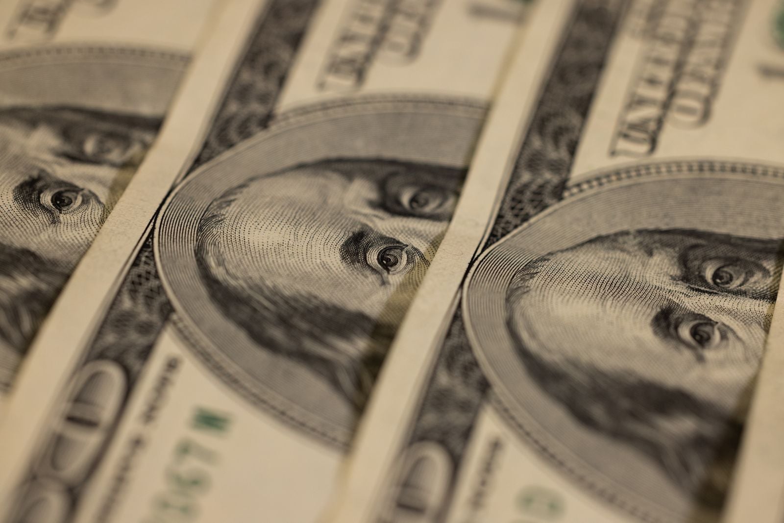 Detalle de billetes de cien dólares
