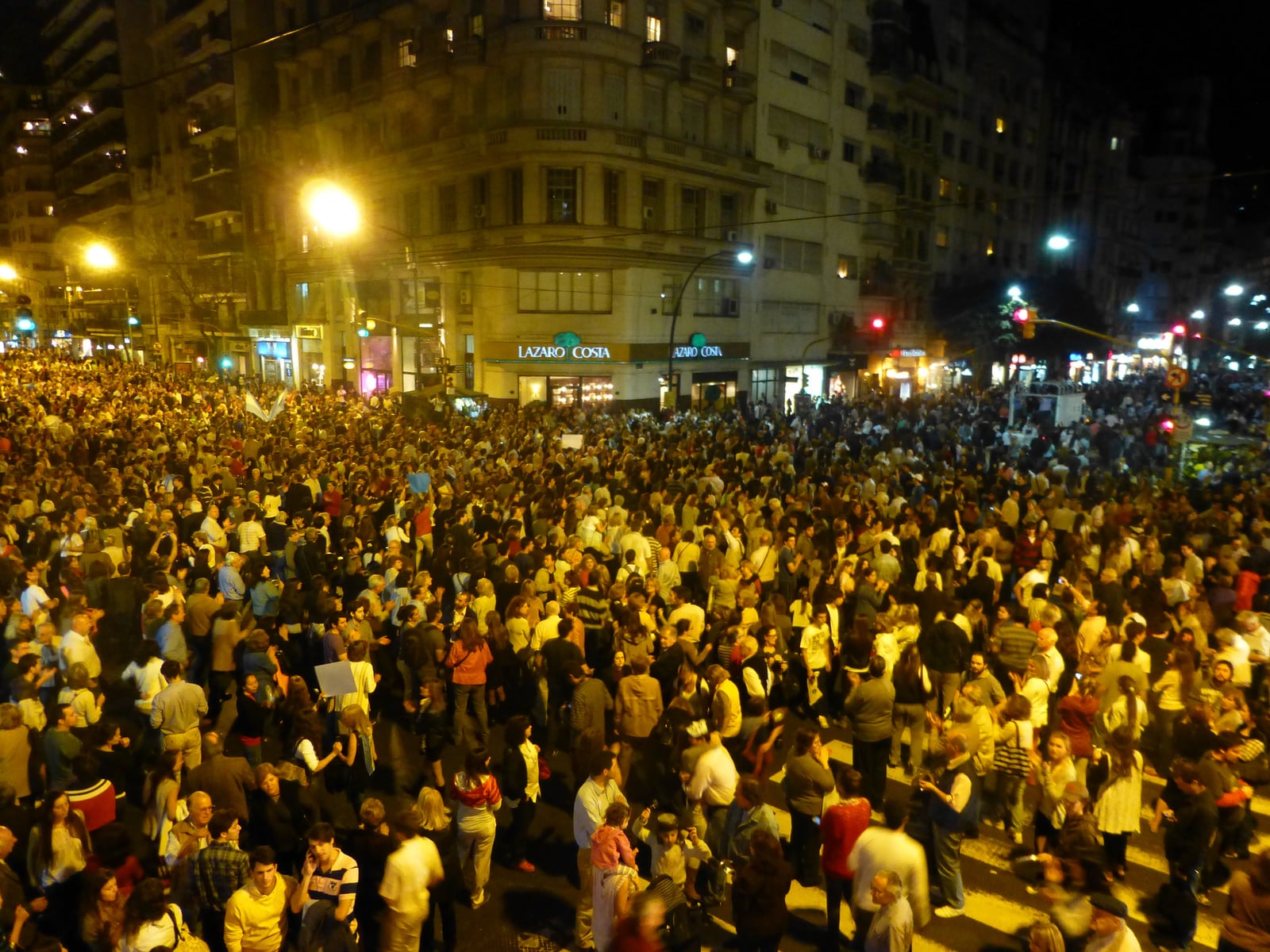 Demonstration (cacerolazo)at Santa Fe and Callao streets, Buenos Aires