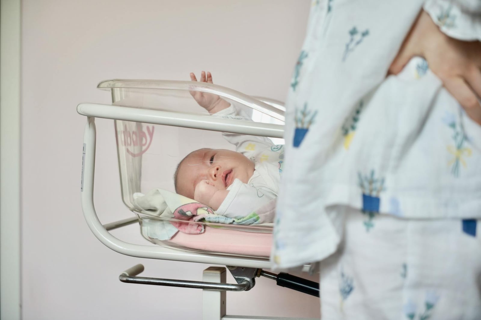 Fotos de stock gratuitas de acostado, amor, atención pediátrica