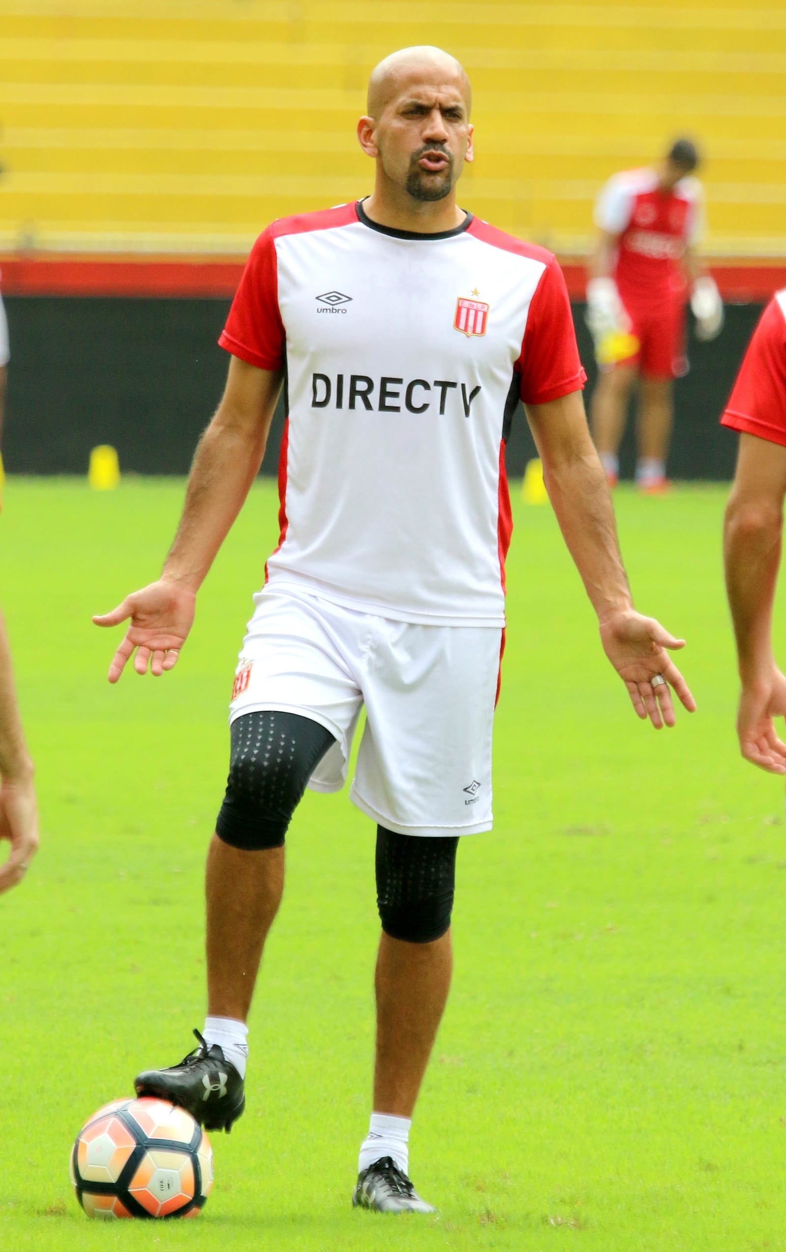 Guayaquil, miércoles 17 de mayo del 2017 (Andes).-El equipo argentino Estudiantes de la Plata entrenó esta mañana en la cancha del estadio Monumental de Guayaquil, el equipo "Pincharrata" se enfrenta 